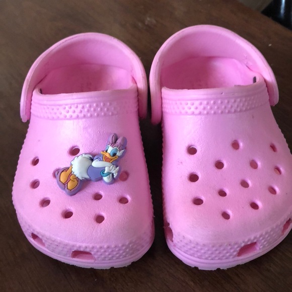 baby pink crocs